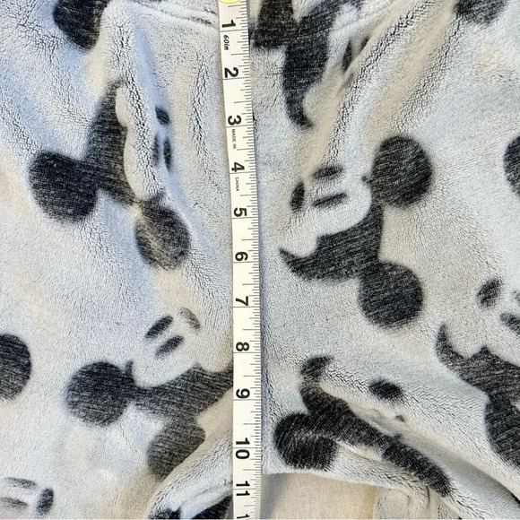 Mickey Mouse Grey & Black Pajamas 2-Piece Set Size Medium - Picture 13 of 14